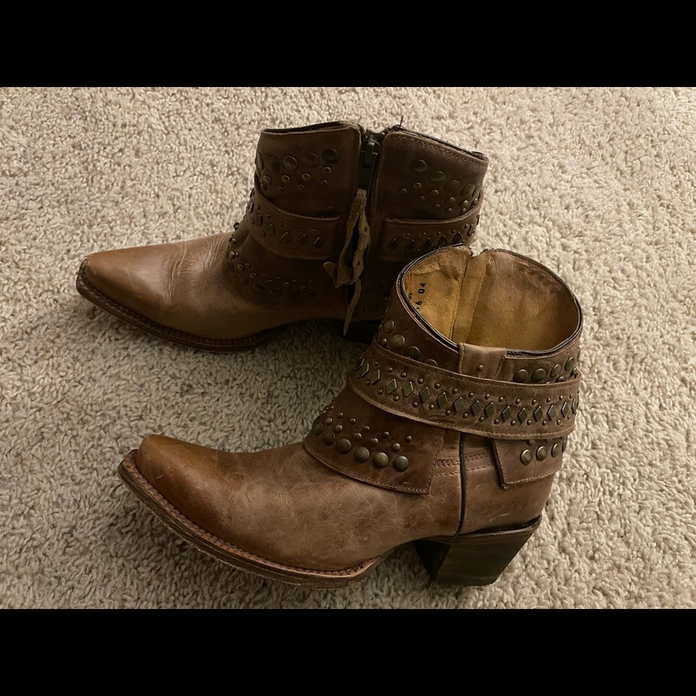 Worn twice beautiful ankle booties they are a size 8. But fit like 8.5 ..